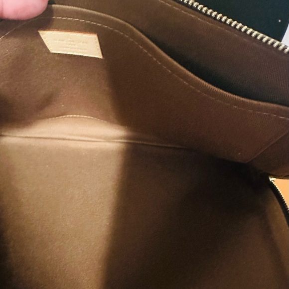 Louis Vuitton Iconic Monogram Documents/Laptop Case
💥AMAZING PRICING💥 - Picture 6 of 7